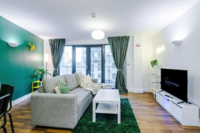 Spacious Deansgate Apartment, Free Park, Sleeps 8